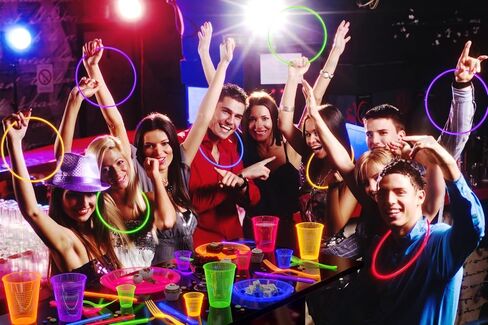 200 22" Glow Light Stick Neon Necklaces WHOLESALE PACK (2 Tubes of 100 ) in Kuwait