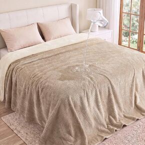 Luciphia Waterproof Blanket for Dog, Washable Reversible Fleece Pet Throw in Saudi Arabia