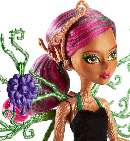 MONSTER HIGH GARDEN GHOULS TREESA THORNWILLOW DOLL in Saudi Arabia