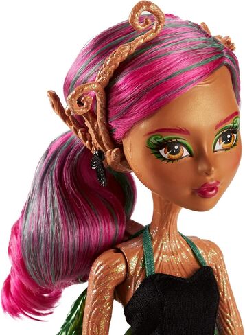 MONSTER HIGH GARDEN GHOULS TREESA THORNWILLOW DOLL in Saudi Arabia