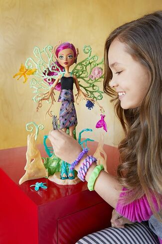 MONSTER HIGH GARDEN GHOULS TREESA THORNWILLOW DOLL in Saudi Arabia
