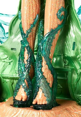 MONSTER HIGH GARDEN GHOULS TREESA THORNWILLOW DOLL in Saudi Arabia