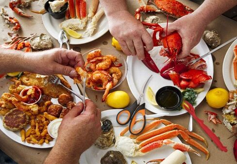 Hiware 20-piece Seafood Tools Set includes 6 Crab Crackers, 6 Lobster Shellers, 6 Crab Leg Forks/Picks and 2 Seafood Scissors & Storage Bag - Nut Cracker Set in Kuwait
