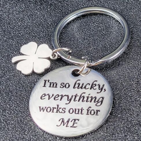 سلسلة مفاتيح I Am So Lucky - تذكير ايجابي اثناء التنقل مع ملحق فريد من نوعه باربع اوراق البرسيم، ستيل، مقاس واحد in Kuwait