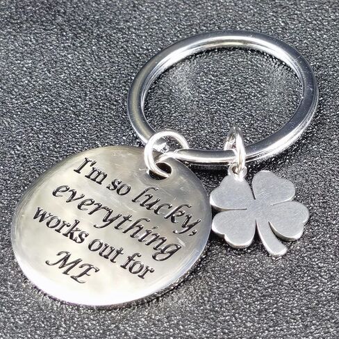 سلسلة مفاتيح I Am So Lucky - تذكير ايجابي اثناء التنقل مع ملحق فريد من نوعه باربع اوراق البرسيم، ستيل، مقاس واحد in Kuwait