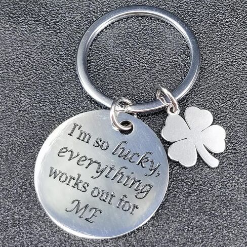 سلسلة مفاتيح I Am So Lucky - تذكير ايجابي اثناء التنقل مع ملحق فريد من نوعه باربع اوراق البرسيم، ستيل، مقاس واحد in Kuwait