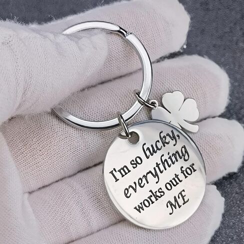 سلسلة مفاتيح I Am So Lucky - تذكير ايجابي اثناء التنقل مع ملحق فريد من نوعه باربع اوراق البرسيم، ستيل، مقاس واحد in Kuwait