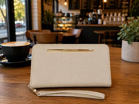 Steve Madden Womens Bzippy Handbag in Kuwait
