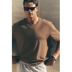 Alo Yoga Street Essential Tee - Java Brown in Kuwait