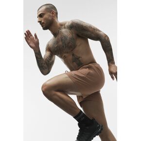 Alo Yoga 5" Circuit Short - Java Brown in Kuwait