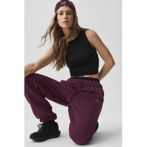 Alo Yoga Accolade Sweatpant - Rich Bordeaux in Kuwait