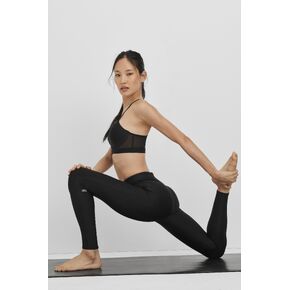 Alo Yoga Airlift High-Waist 7/8 Techlux Legging - Black in Kuwait