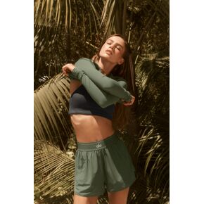 Alo Yoga Match Point Short - Bamboo Green in Kuwait