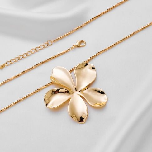 CLASSYZINT Shiny Gold Flower Statement Necklace For Women Short Chunky Collar Necklace Gold Floral Bib Necklace Jewelry in Kuwait