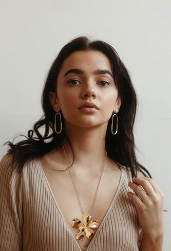 CLASSYZINT Shiny Gold Flower Statement Necklace For Women Short Chunky Collar Necklace Gold Floral Bib Necklace Jewelry in Kuwait