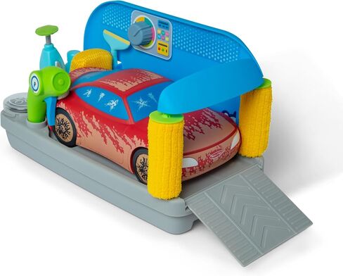 Melissa & Doug Spray & Shine Car Wash Color-Changing Water Toy Play Set Boys and Girls 3+ in Kuwait