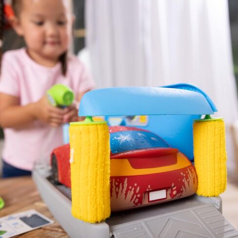 Melissa & Doug Spray & Shine Car Wash Color-Changing Water Toy Play Set Boys and Girls 3+ in Kuwait