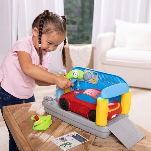 Melissa & Doug Spray & Shine Car Wash Color-Changing Water Toy Play Set Boys and Girls 3+ in Kuwait