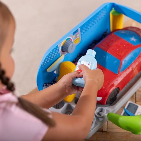 Melissa & Doug Spray & Shine Car Wash Color-Changing Water Toy Play Set Boys and Girls 3+ in Kuwait