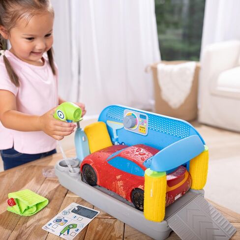 Melissa & Doug Spray & Shine Car Wash Color-Changing Water Toy Play Set Boys and Girls 3+ in Kuwait