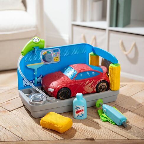 Melissa & Doug Spray & Shine Car Wash Color-Changing Water Toy Play Set Boys and Girls 3+ in Kuwait