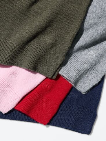 Uniqlo Wool Cashmere V-Neck Short Sweater in Kuwait