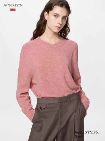 Uniqlo Lambswool V-Neck Sweater in Kuwait