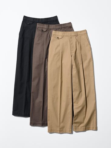 Uniqlo Pleated Chino Pants in Kuwait