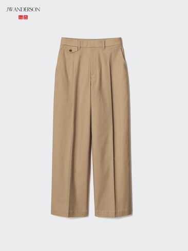 Uniqlo Pleated Chino Pants in Kuwait