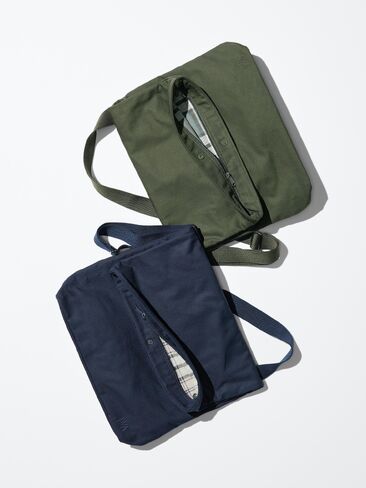 Uniqlo Shoulder Bag in Kuwait