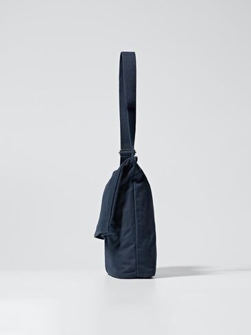 Uniqlo Shoulder Bag in Kuwait