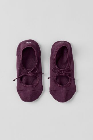 Alo Yoga Ballet Grip Sock - Rich Bordeaux in Kuwait