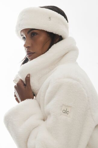 Alo Yoga Amore Faux Fur Earwarmer - Ivory - Ivory / One Size in Kuwait