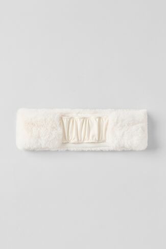 Alo Yoga Amore Faux Fur Earwarmer - Ivory - Ivory / One Size in Kuwait