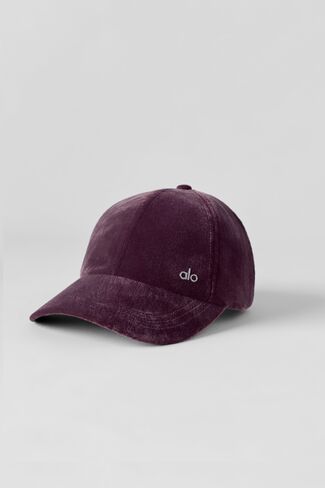 Alo Yoga Velvet Off-Duty Cap - Rich Bordeaux - Rich Bordeaux / One Size in Kuwait