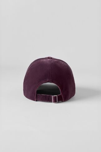 Alo Yoga Velvet Off-Duty Cap - Rich Bordeaux - Rich Bordeaux / One Size in Kuwait