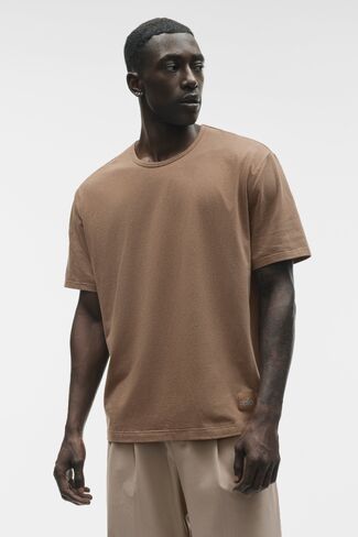Alo Yoga Street Essential Tee - Java Brown in Kuwait