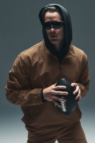 Alo Yoga Light Weight Takeaway Track Pullover - Java Brown in Kuwait