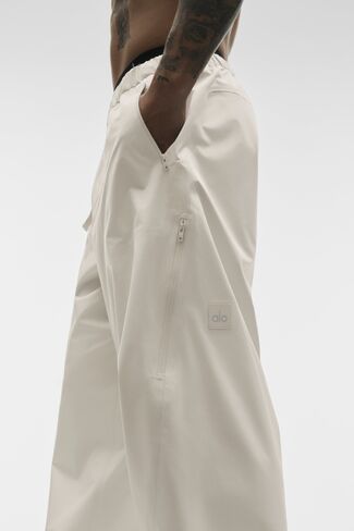 Alo Yoga Alpha Shell Pant - Bone in Kuwait