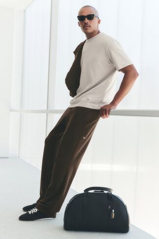Alo Yoga Conquer Max 4 Pocket Pant - Espresso in Kuwait