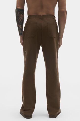 Alo Yoga Conquer Max 4 Pocket Pant - Espresso in Kuwait