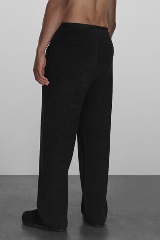 Alo Yoga Waffle Chenille Edition Straight Leg Pant - Black in Kuwait