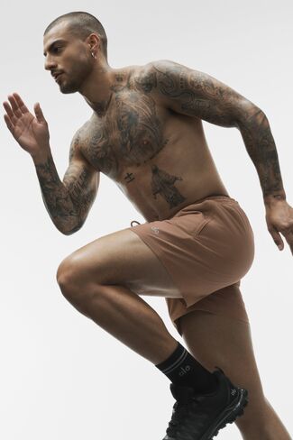 Alo Yoga 5" Circuit Short - Java Brown in Kuwait