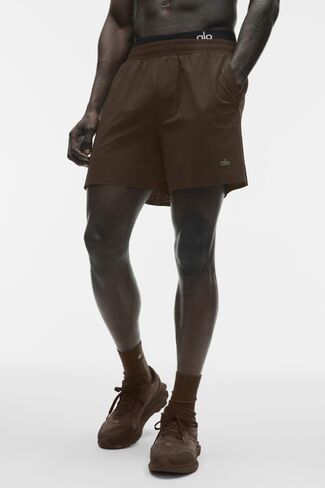 Alo Yoga 5" Traction Running Short - Espresso in Kuwait