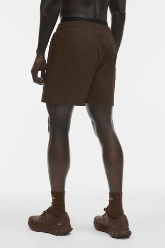 Alo Yoga 5" Traction Running Short - Espresso in Kuwait