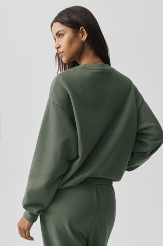 Alo Yoga Accolade Crew Neck Pullover - Bamboo Green in Kuwait