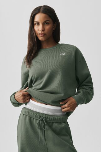 Alo Yoga Accolade Crew Neck Pullover - Bamboo Green in Kuwait