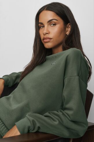 Alo Yoga Accolade Crew Neck Pullover - Bamboo Green in Kuwait