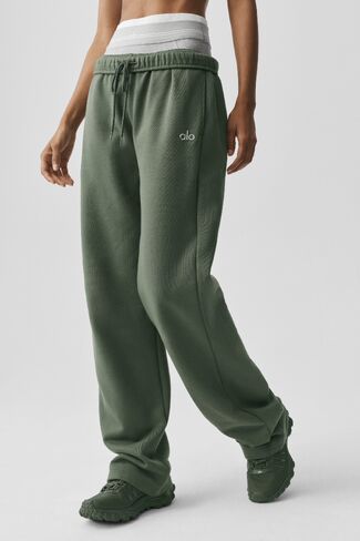 Alo Yoga Accolade Straight Leg Sweatpant - Bamboo Green in Kuwait
