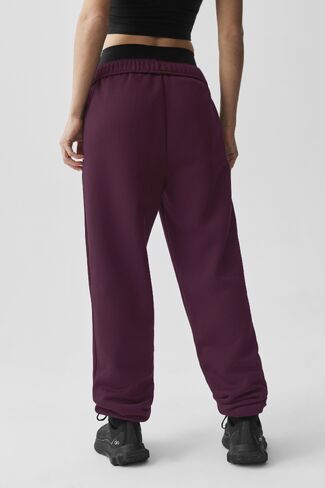 Alo Yoga Accolade Sweatpant - Rich Bordeaux in Kuwait